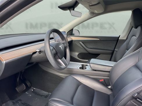 Used 2023 Tesla Model Y Long Range image 9