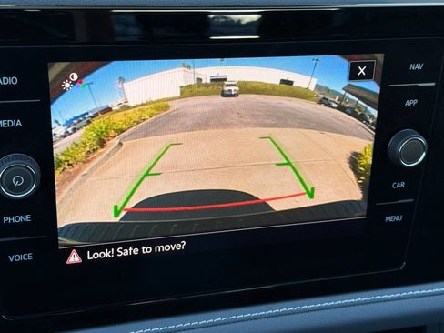 Used 2025 Volkswagen Jetta SEL FWD image 21
