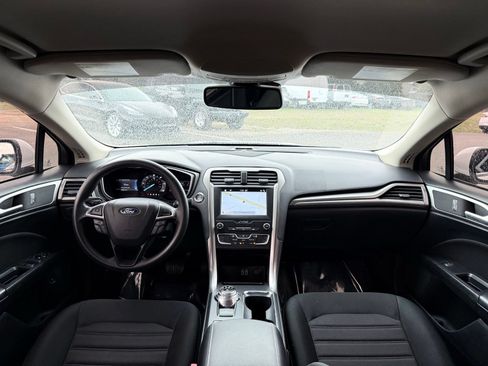 Used 2019 Ford Fusion SE FWD image 22