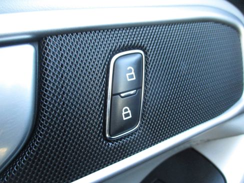 Used 2023 Ford Explorer XLT w/ Equipment Group 202A image 36