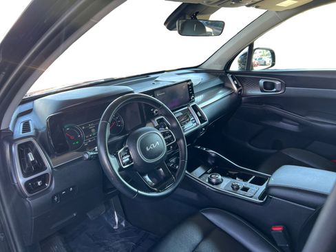Used 2022 Kia Sorento S image 9