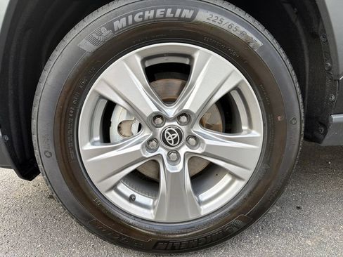 Used 2025 Toyota RAV4 XLE AWD/4WD image 22