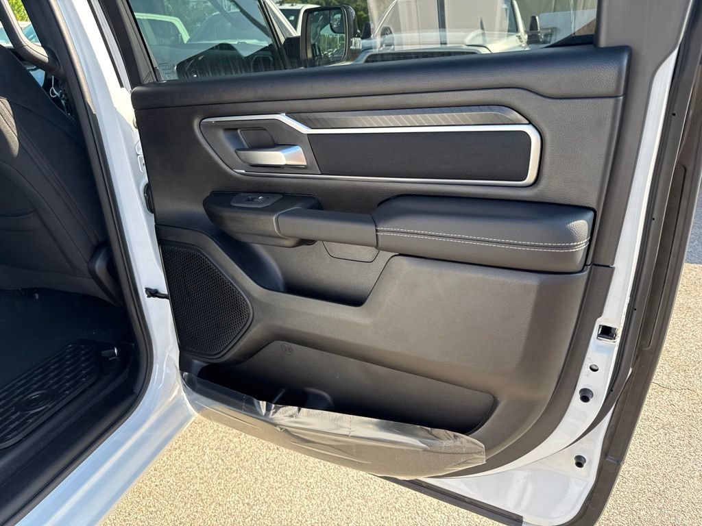 New 2026 RAM 1500 4x4 Crew Cab image 25