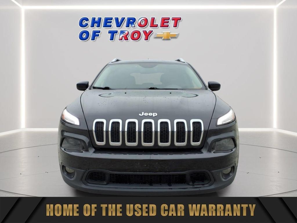 Used 2015 Jeep Cherokee Latitude w/ Cold Weather Group FWD image 2