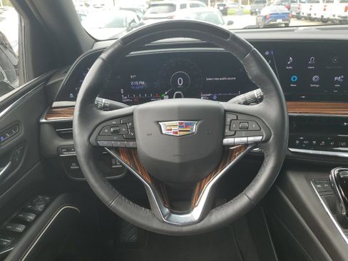 Used 2024 Cadillac Escalade Premium Luxury AWD/4WD image 11