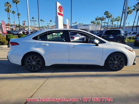 Certified 2025 Toyota Corolla SE image 3