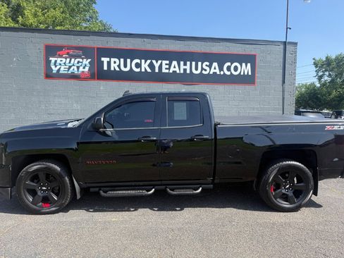 Used 2017 Chevrolet Silverado 1500 LT w/ Redline Edition AWD/4WD image 2