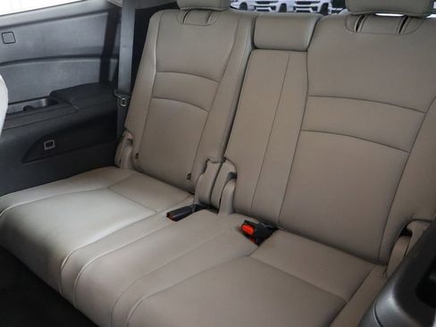 Used 2017 Honda Pilot Touring image 16