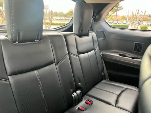 Used 2020 Nissan Pathfinder Platinum image 24