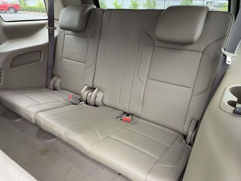 Used 2019 Chevrolet Tahoe LT w/ Luxury Package RWD image 16