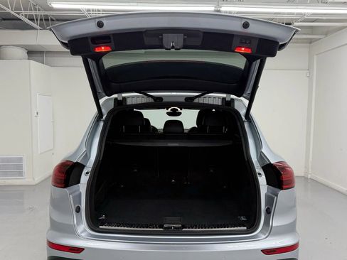 Used 2018 Porsche Cayenne Platinum Edition image 36