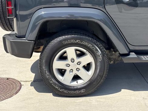 Used 2017 Jeep Wrangler Unlimited Sahara w/ Quick Order Package 24E Chief AWD/4WD image 9