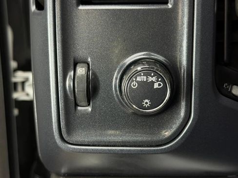 Used 2018 Chevrolet Silverado 1500 Custom w/ Custom Convenience Package RWD image 24