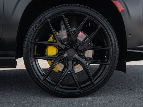 Used 2023 Cadillac Escalade V w/ LPO, ONYX Package image 13