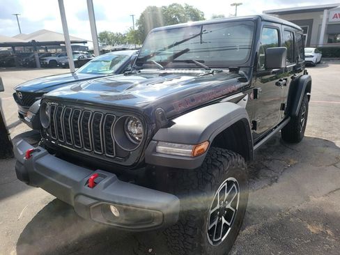 Used 2025 Jeep Wrangler Unlimited Rubicon w/ Convenience Group image 3