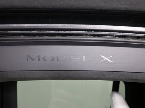 Used 2022 Tesla Model X image 16
