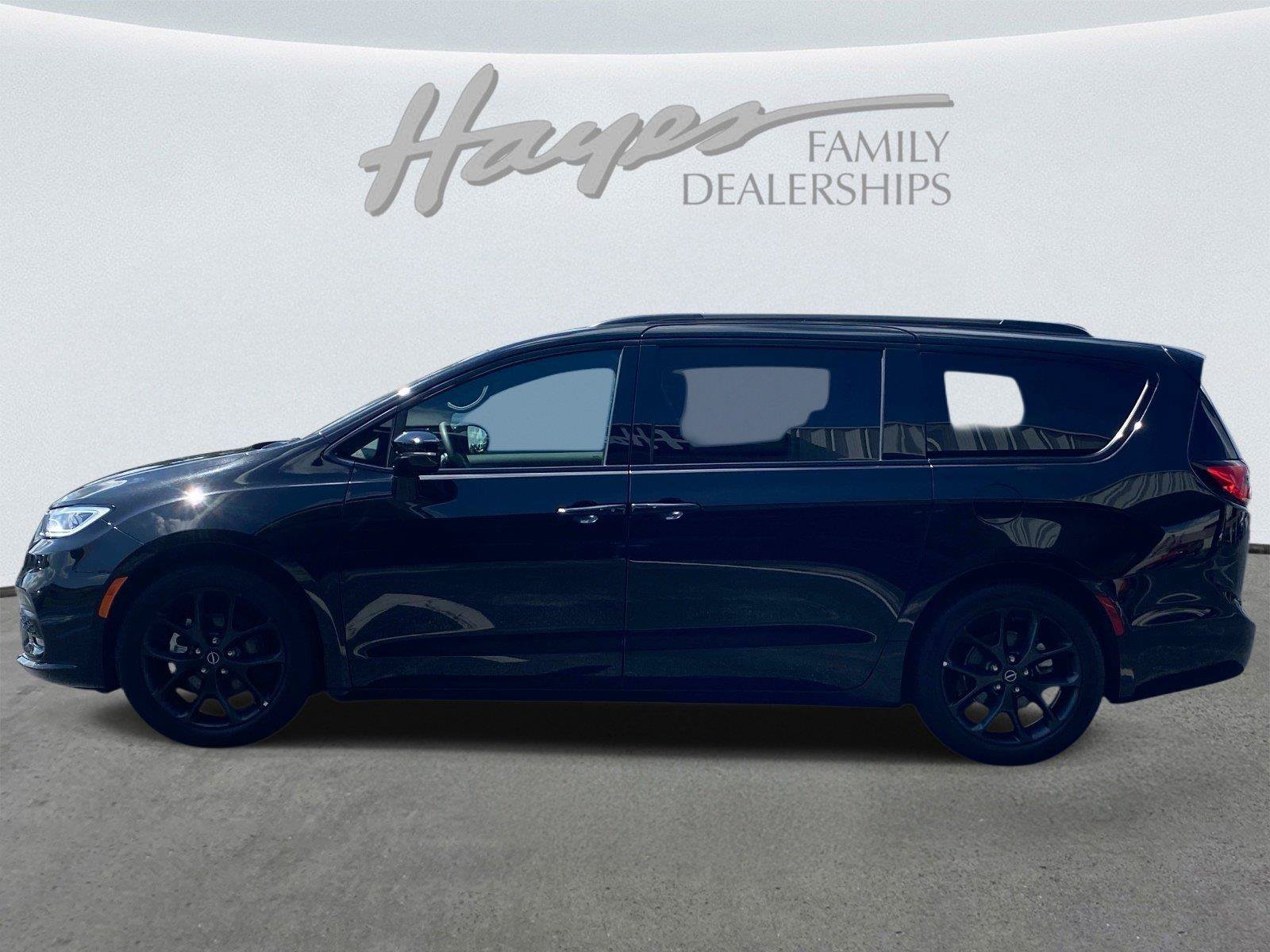 Used 2025 Chrysler Pacifica Limited FWD image 10