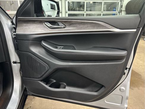 New 2025 Jeep Grand Cherokee Limited AWD/4WD image 33