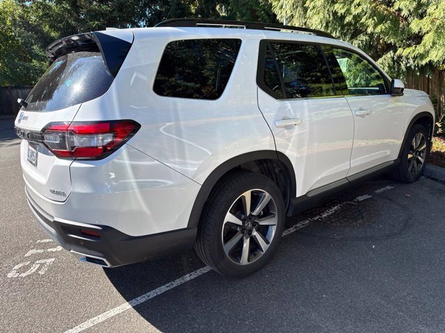 Certified 2024 Honda Pilot Elite image 3