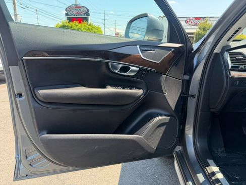Used 2017 Volvo XC90 T6 Momentum w/ Vision Package AWD/4WD image 9