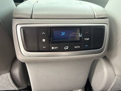 Used 2018 Toyota Highlander Limited AWD/4WD image 25
