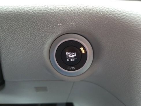 Used 2022 Chrysler Pacifica Touring-L image 15