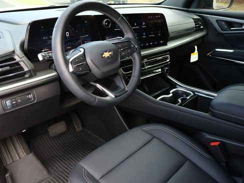 New 2026 Chevrolet Traverse LT w/ LPO, Floor Liner Package FWD image 3