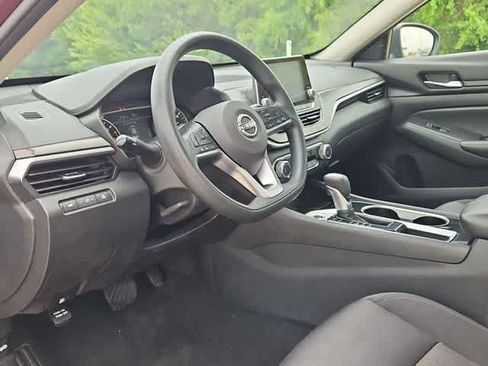 Used 2024 Nissan Altima 2.5 SV FWD image 10