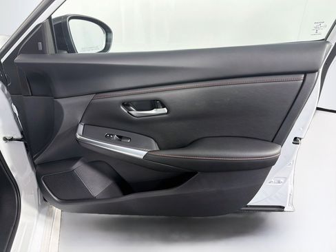 Used 2025 Nissan Sentra SR FWD image 31