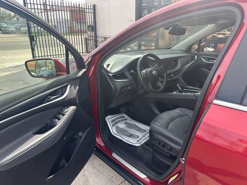 Used 2018 Buick Enclave Essence image 9