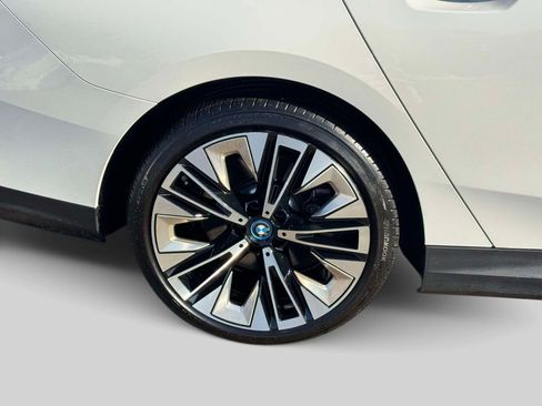 Certified 2025 BMW i5 xDrive40 w/ Premium Package image 6