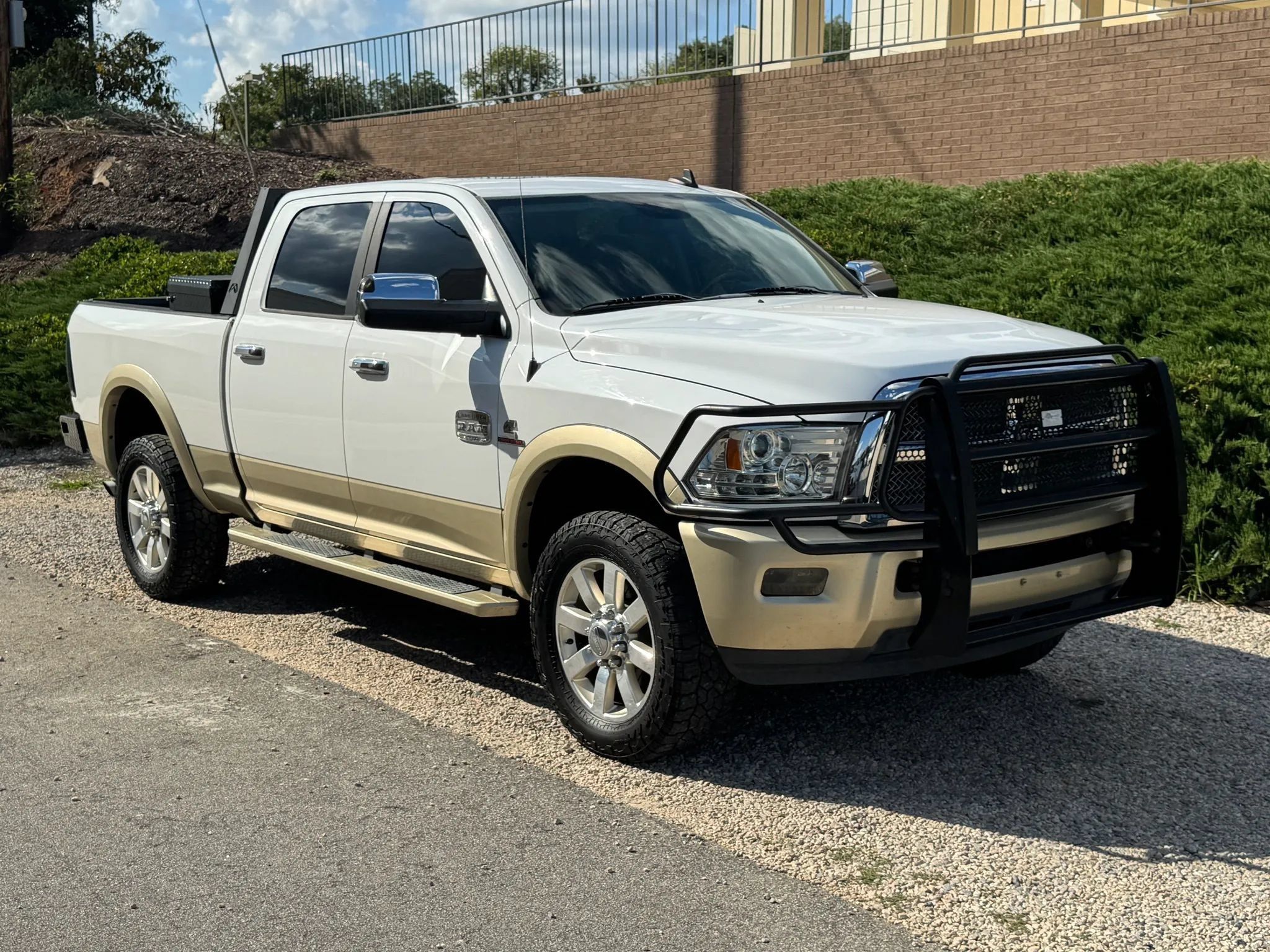 Used 2015 RAM 3500 Laramie Longhorn AWD/4WD image 3