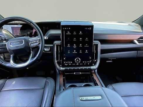 Used 2025 GMC Yukon Denali AWD/4WD image 7