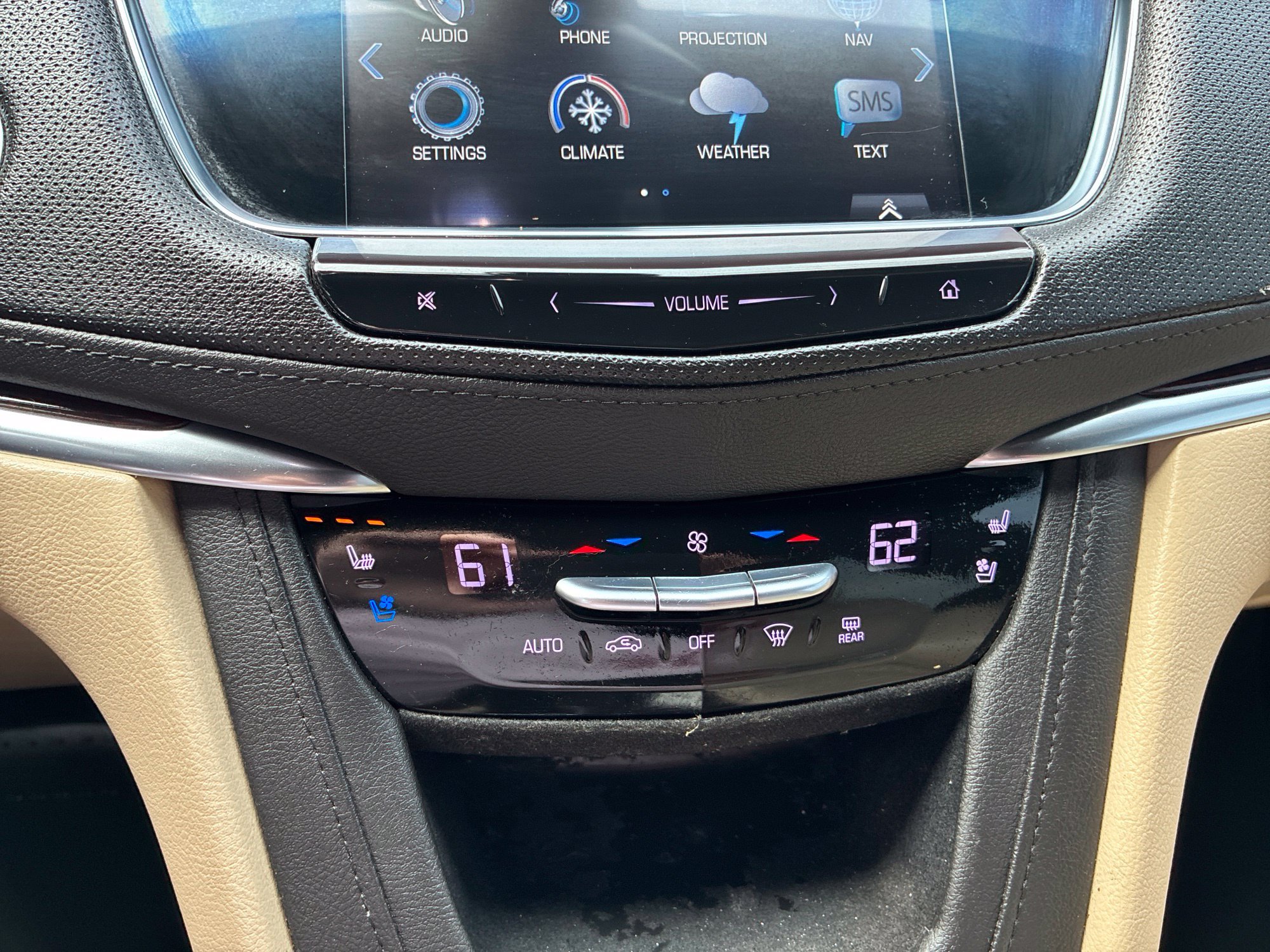 Used 2019 Cadillac XT5 Premium Luxury AWD/4WD image 16