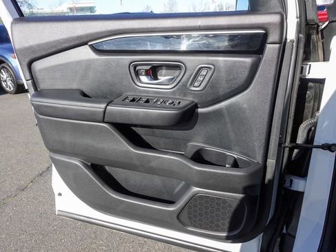 Used 2024 Honda Pilot Touring image 24