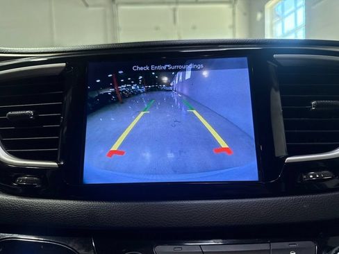 Used 2017 Chrysler Pacifica Touring-L FWD image 20
