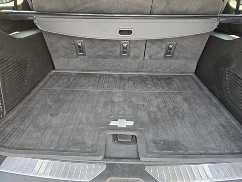 Used 2022 Chevrolet Suburban Z71 w/ Z71 Off-Road Package image 32