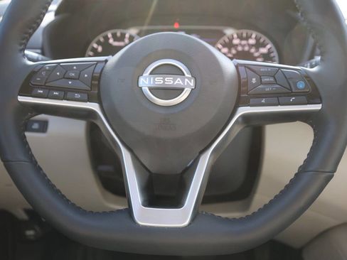 Used 2024 Nissan Altima 2.5 SL AWD/4WD image 18