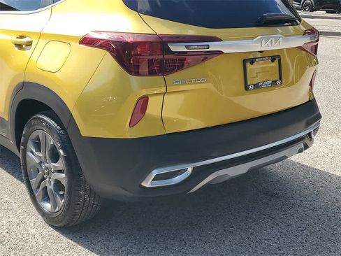 Used 2023 Kia Seltos S w/ Navigation Package image 7