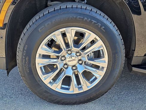 Used 2025 GMC Yukon XL Denali AWD/4WD image 11