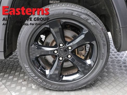Used 2023 Jeep Grand Cherokee L Laredo AWD/4WD image 8