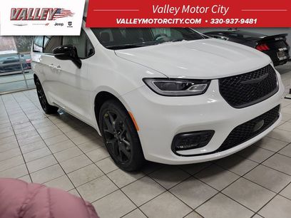 New 2026 Chrysler Pacifica Select w/ S Appearance Package