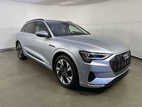 Used 2021 Audi e-tron Premium w/ Convenience Plus Package image 3