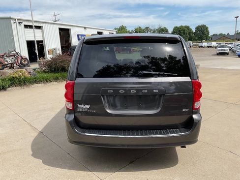 Used 2016 Dodge Grand Caravan SXT FWD image 7