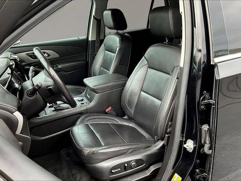 Used 2020 Chevrolet Traverse LT w/ Driver Confidence II Package AWD/4WD image 18