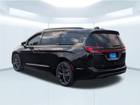 New 2026 Chrysler Pacifica Select w/ S Appearance Package image 4