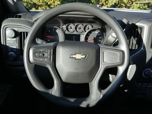 Used 2024 Chevrolet Silverado 2500 Custom w/ Custom Value Package image 6