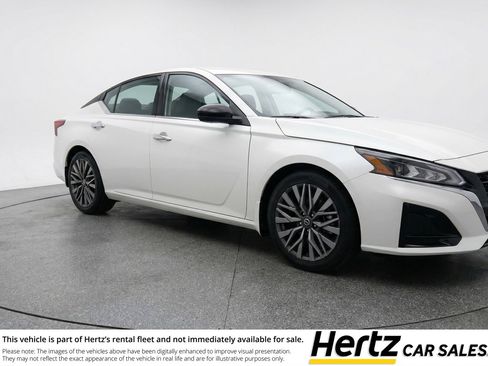 Used 2025 Nissan Altima 2.5 SV image 1