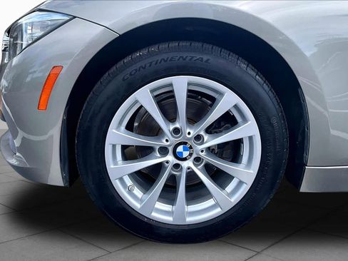 Used 2017 BMW 320i Sedan RWD image 11