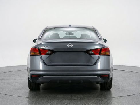 Used 2025 Nissan Altima 2.5 SV FWD image 7